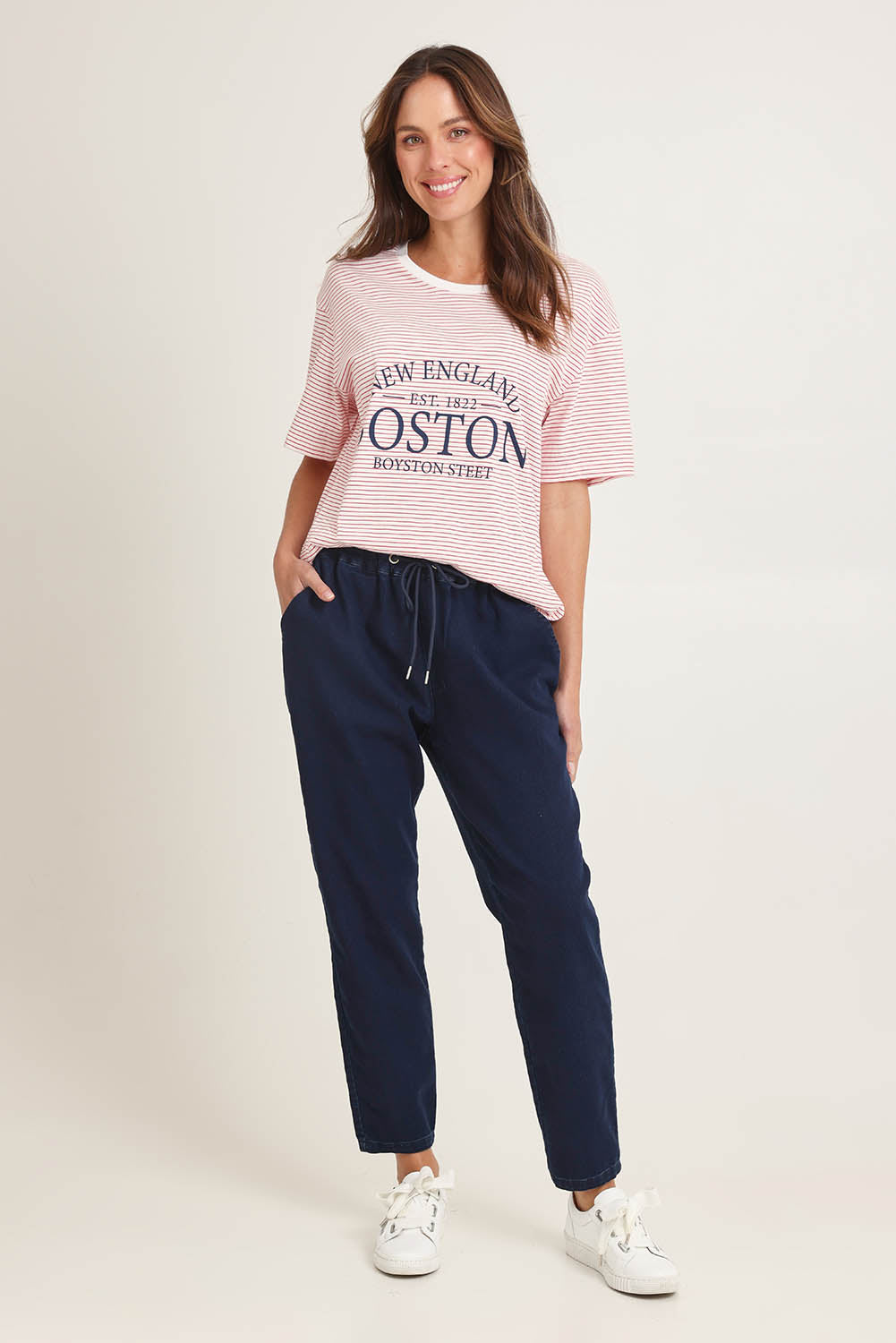 Model Madeline wearing size 10 of the Brooks Jean in colour Darkblue (Blue), from the front, showing the whole outfit