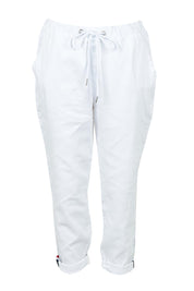 Product shot of the Brooks Jean in colour Snowwhite (White), from the front