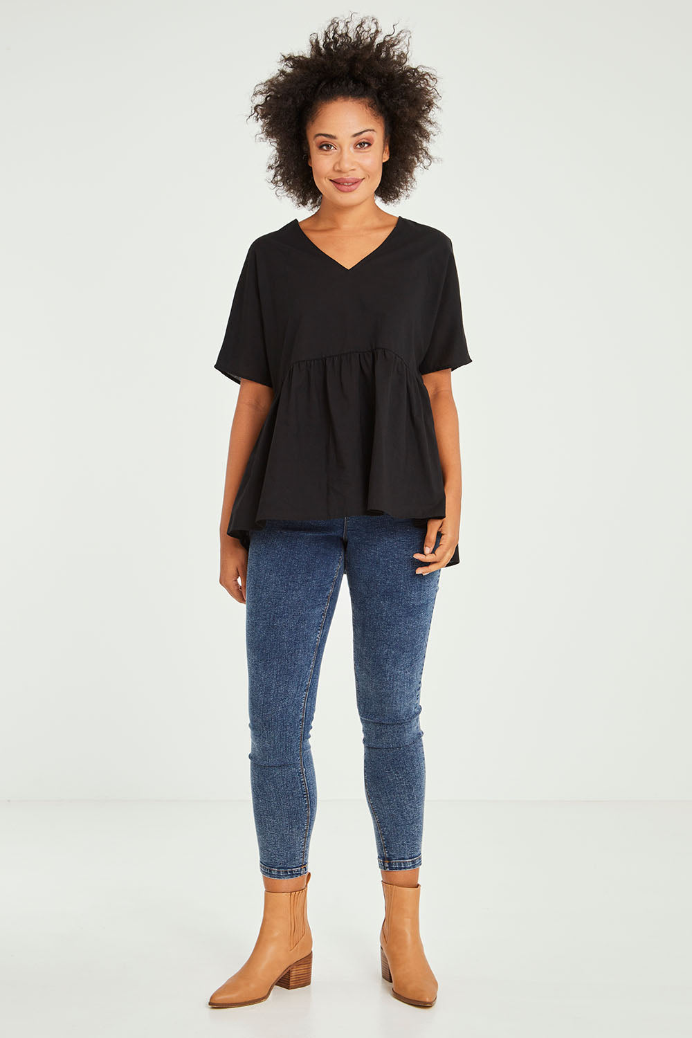 Model Olivia wearing size 10 of the Aiden Stretch Jean in colour Dustyblue (Blue), from the front, showing the whole outfit