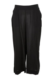 Product shot of the Sarah Pant in colour Black (Black), from the front