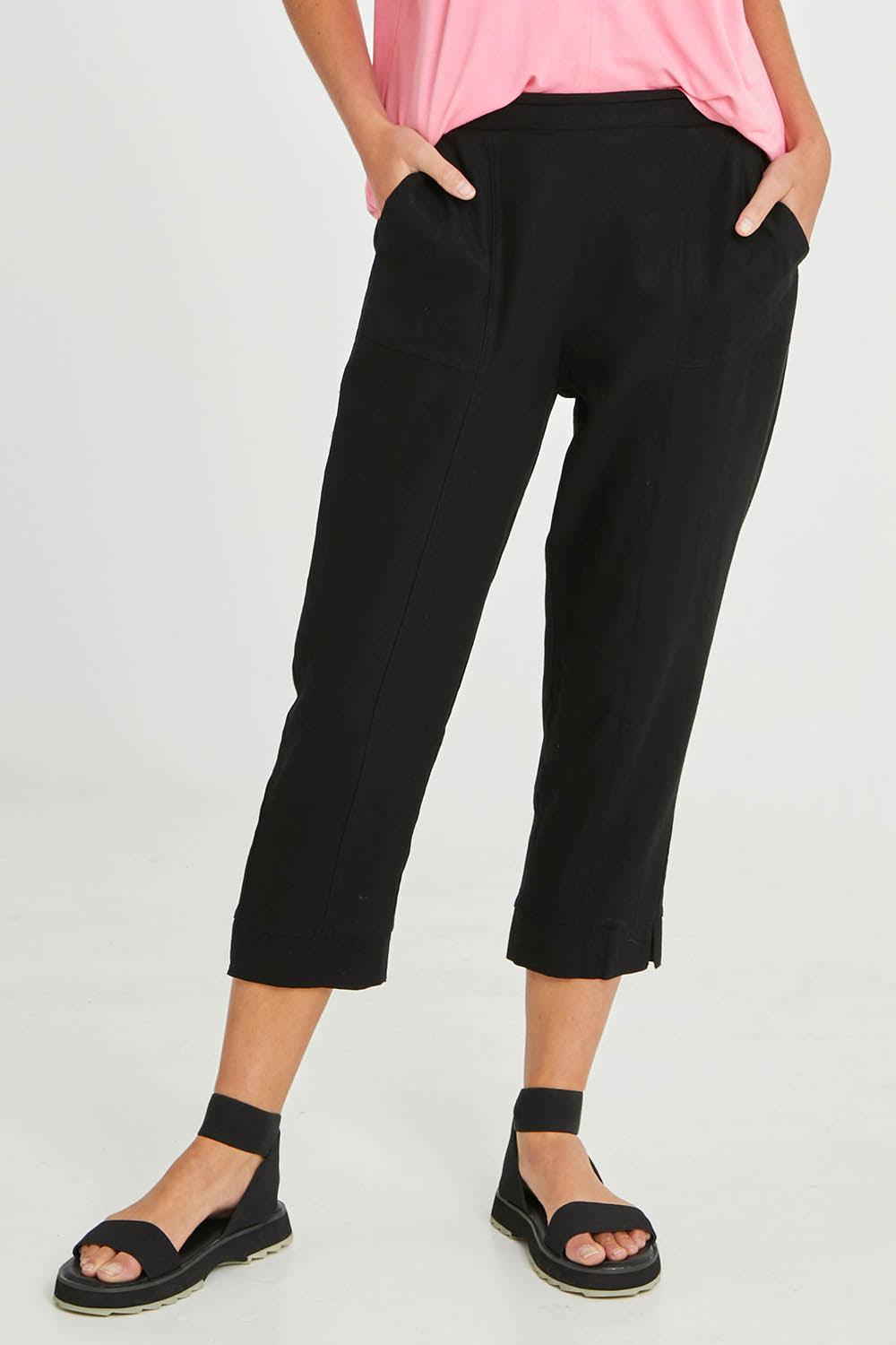 Model Madeline wearing size 10 of the Positano Linen Pant in colour Black (Black), from the front, cropped image