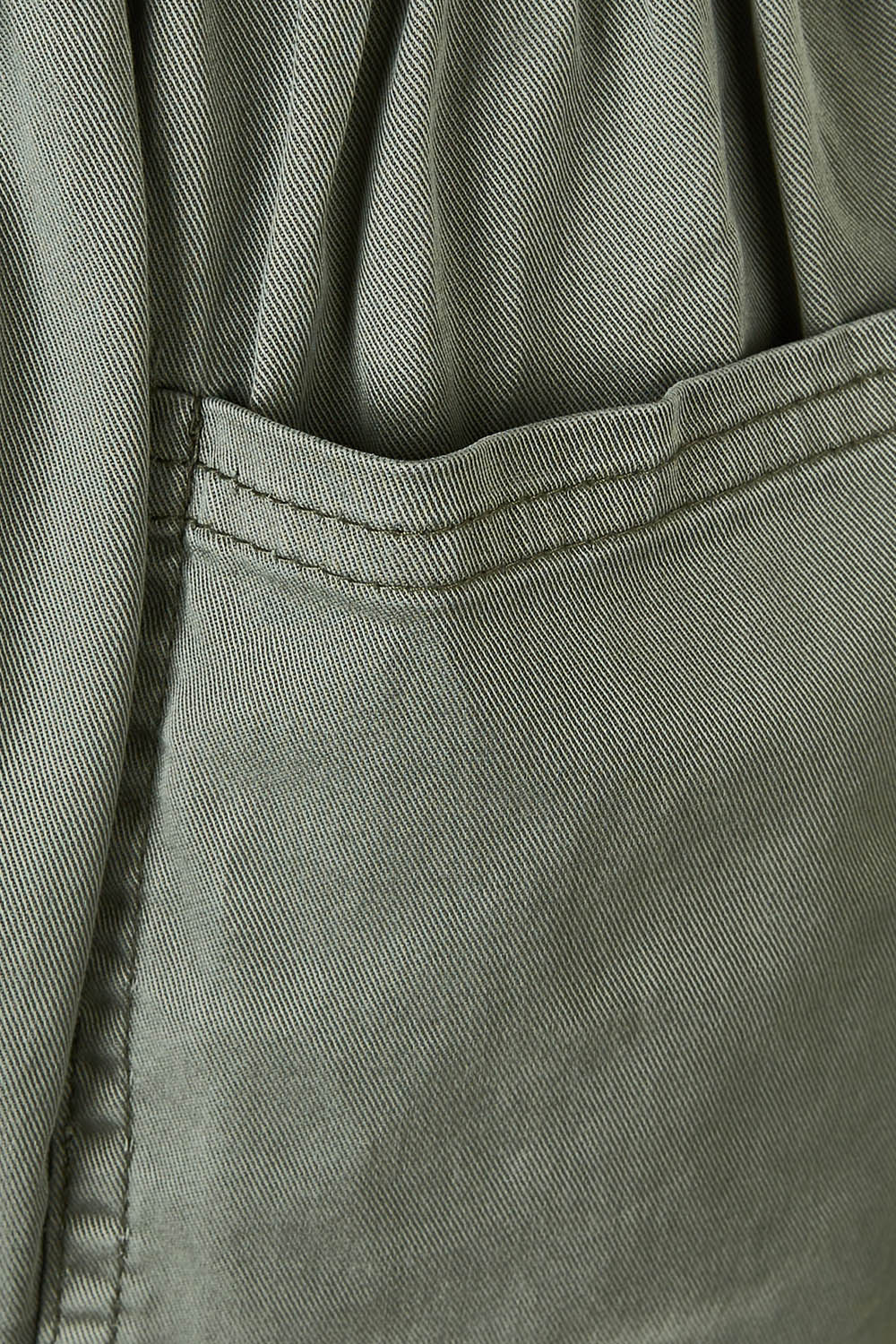 Product shot of the Canterbury Lyocell Cargo Pants in colour Khaki (Green), detail