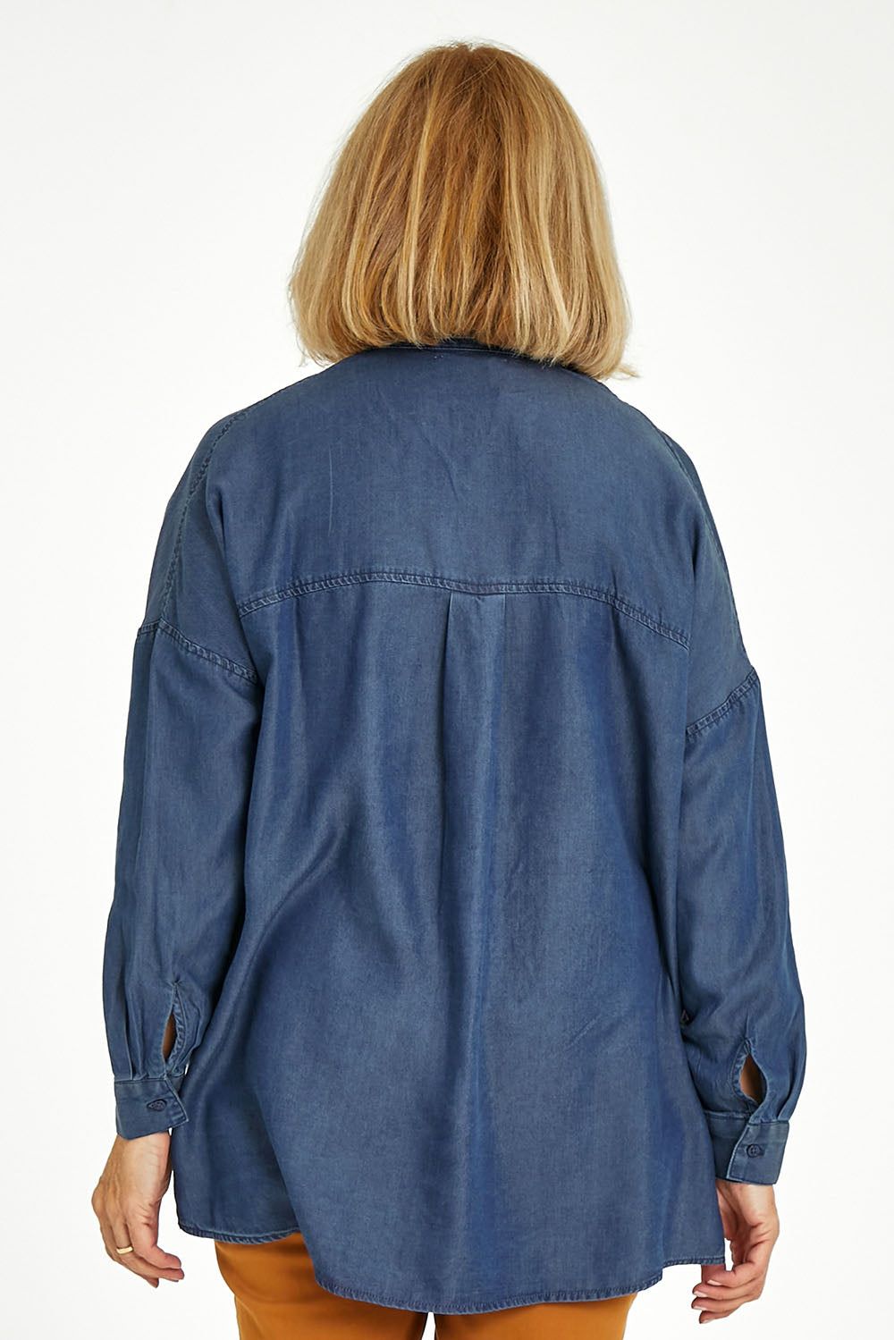 Model Sandy wearing size 10 of the Carmen Pop Over Shirt in colour Darkdenim (Blue), from the back