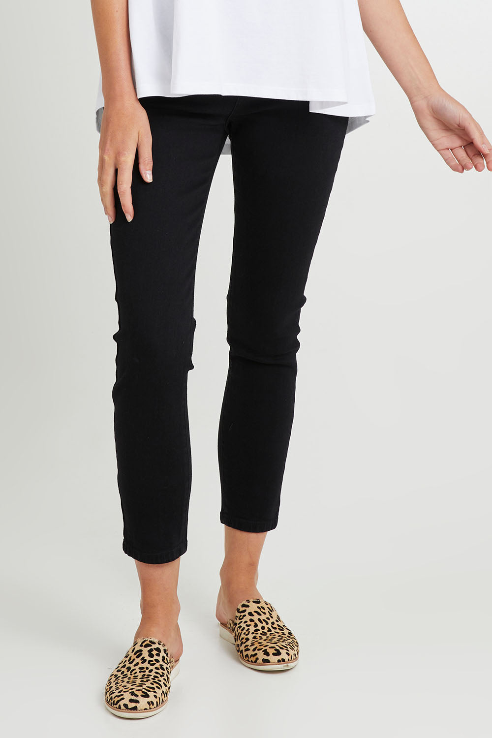 Model Madeline wearing size 10 of the Betty Essential Jean in colour Black (Black), from the front, cropped image