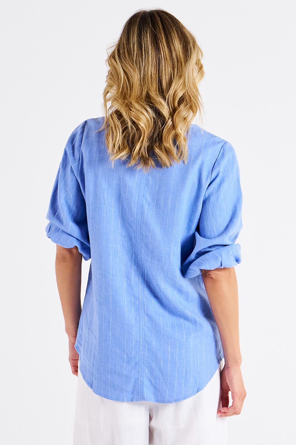 A model wearing the Elanora Linen Blend Blouse in colour Berryblue (Blue), from the back