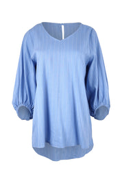 Product shot of the Elanora Linen Blend Blouse in colour Berryblue (Blue), from the front