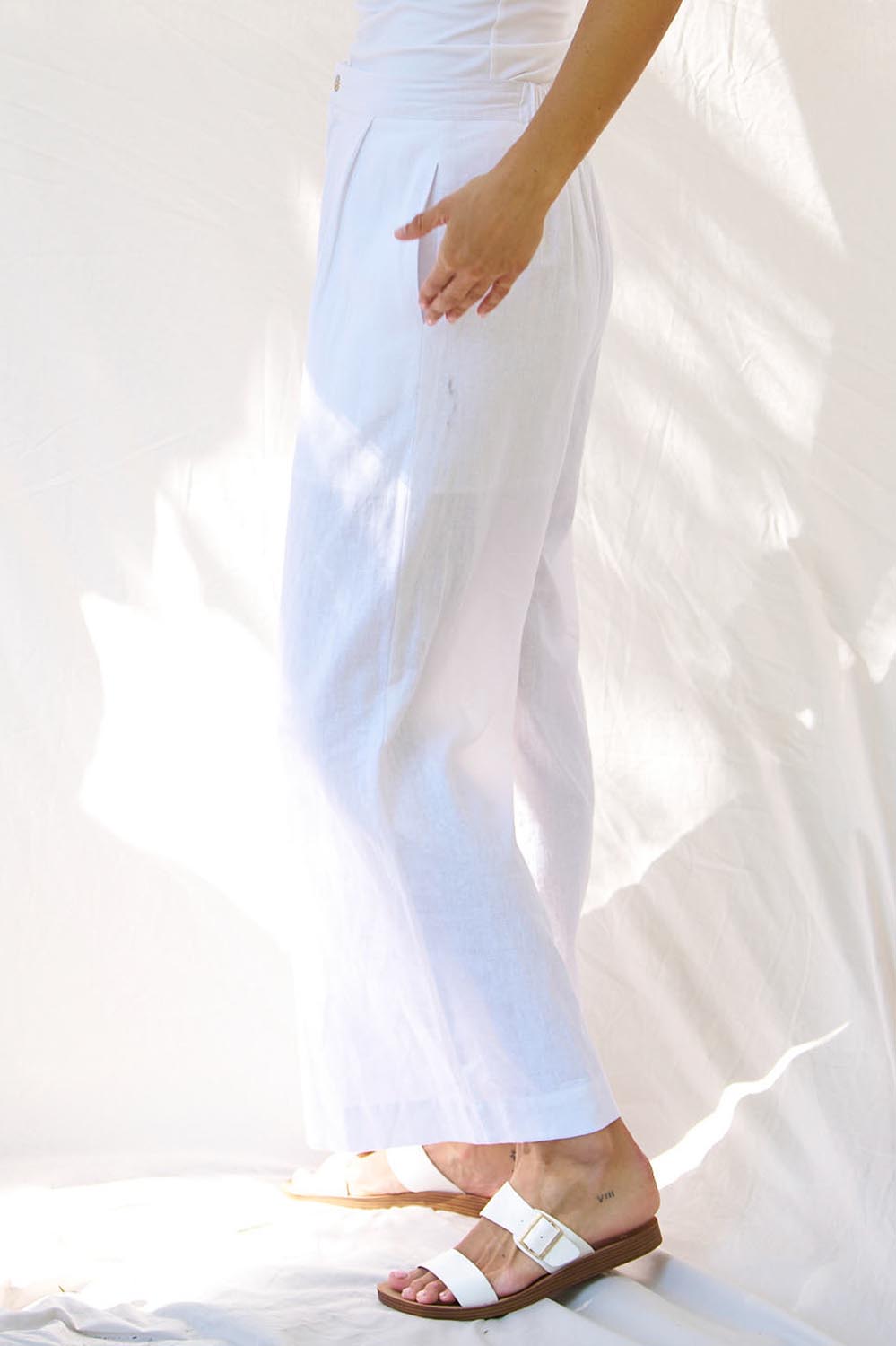A model wearing the Aspen Linen Blend Palazzo Pant in colour White (White), from the front, cropped image