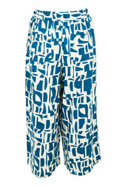 Product shot of the Senorita Linen Blend Pant in colour Geoprint (Blue), from the back
