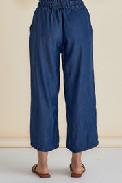 A model wearing the Rio Lyocell Relaxed Pant in colour Darkindigo (Blue), from the back