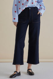 A model wearing the Easy Relax Jean in colour Bluesmoke (Blue), from the front, cropped image