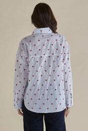 A model wearing the Sage Cotton Shirt in colour Redheart (White), from the back