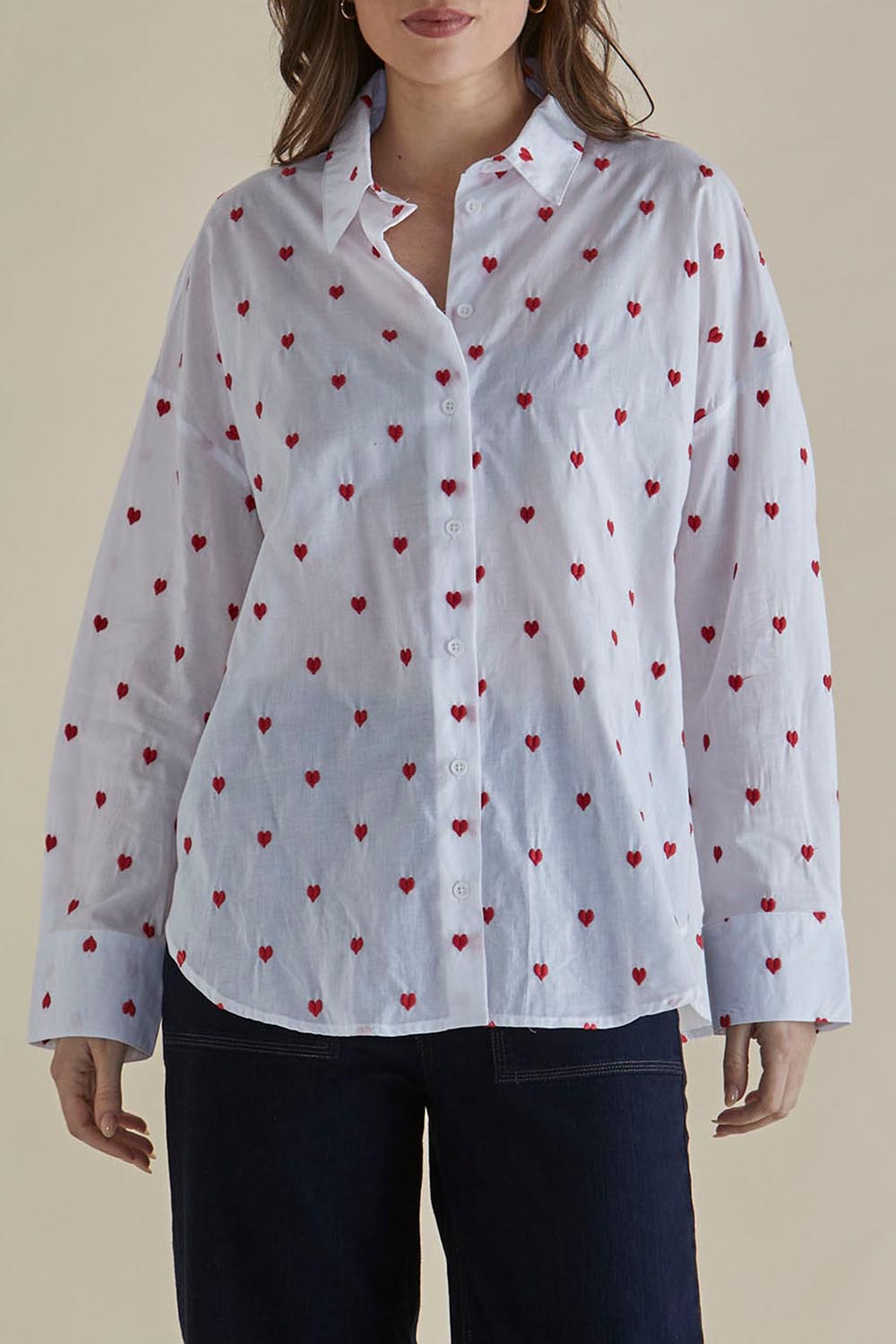 A model wearing the Sage Cotton Shirt in colour Redheart (White), from the front, cropped image