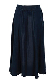 Product shot of the Lola Lyocell Skirt in colour Drkvintage (Blue), from the back