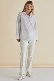 A model wearing the Artemis Cotton Shirt in colour Beigelurex, from the front, showing the whole outfit