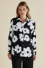 A model wearing the Rosie Shirt in colour Floral (Black), from the front, cropped image
