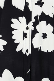 Product shot of the Rosie Shirt in colour Floral (Black), detail