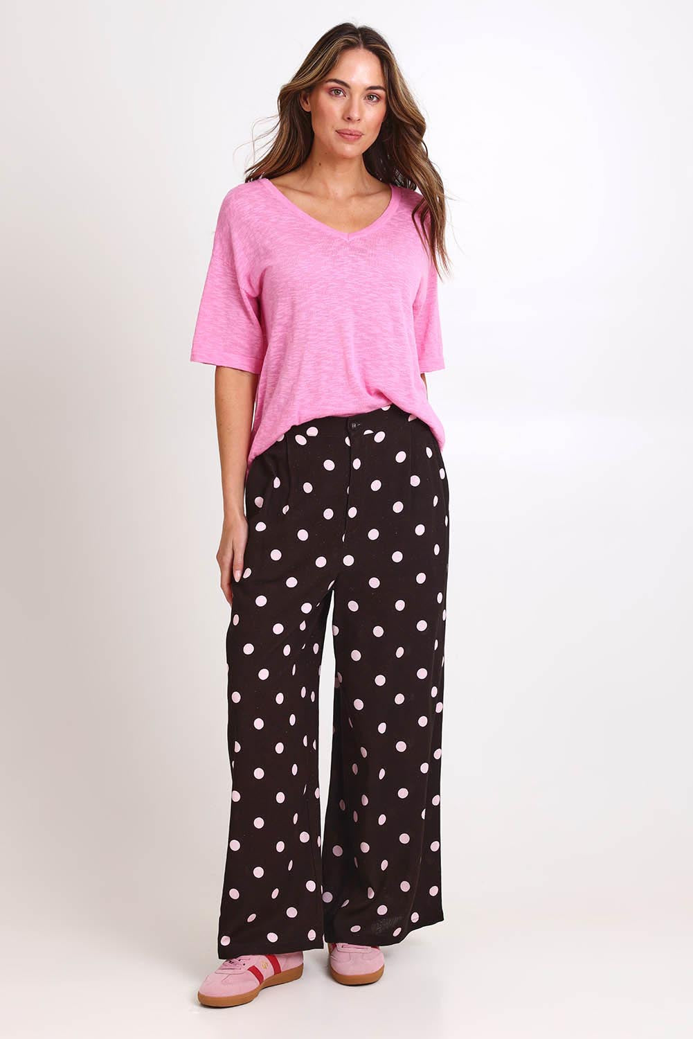 Model Madelinec wearing size 10 of the Zander Pant – Pinkchoc in colour Pinkchoc, from the front