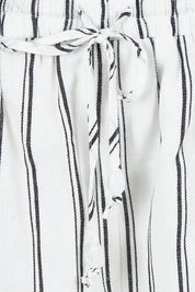 Product shot of the Sierra Short in colour Blkwhite (White), detail