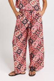 Model Genericm wearing size sample of the Sable Wide Leg Pant – Coco in colour Coco, in a cropped view