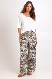 Model Madelinec wearing size 10 of the Saffra Relax Leg Jean – Animal in colour Animal, from the front