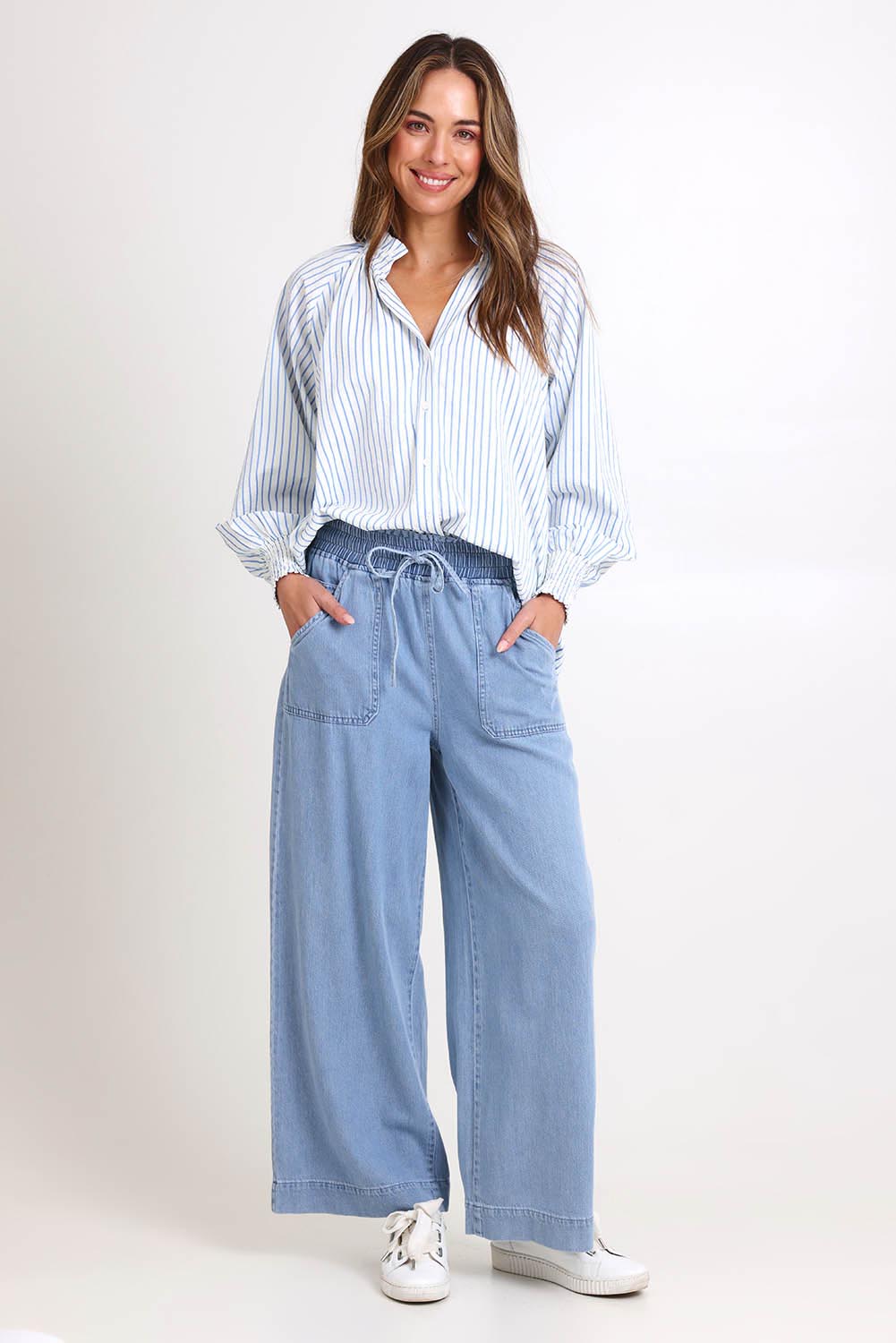 Model Madelinec wearing size 10 of the Saffra Relax Leg Jean - Midwash in colour Midwash, from the front