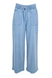 Product shot of the Saffra Relax Leg Jean - Midwash in colour Midwash, from the front