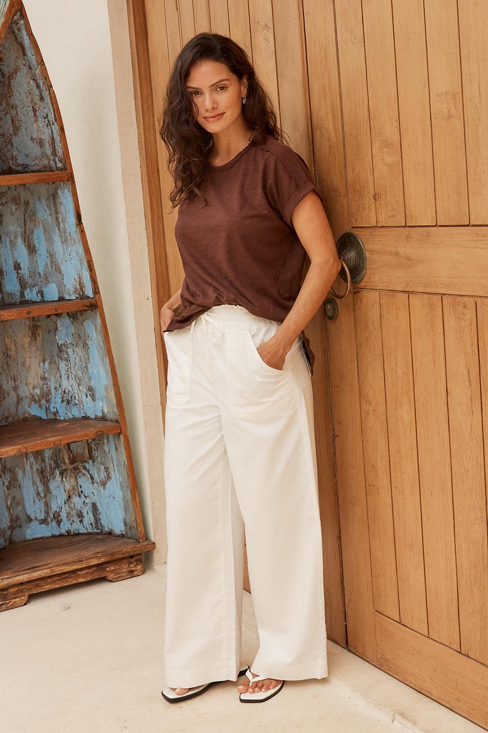 Model Genericm wearing size sample of the Saffra Relax Leg Jean – White in colour White, from the front