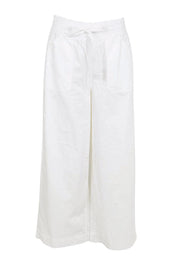 Product shot of the Saffra Relax Leg Jean – White in colour White, from the front