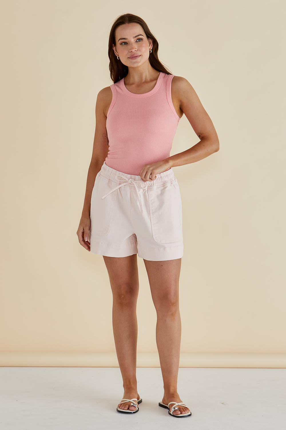 A model wearing the Relax Denim Shorts in colour Pink (Pink), from the front, showing the whole outfit