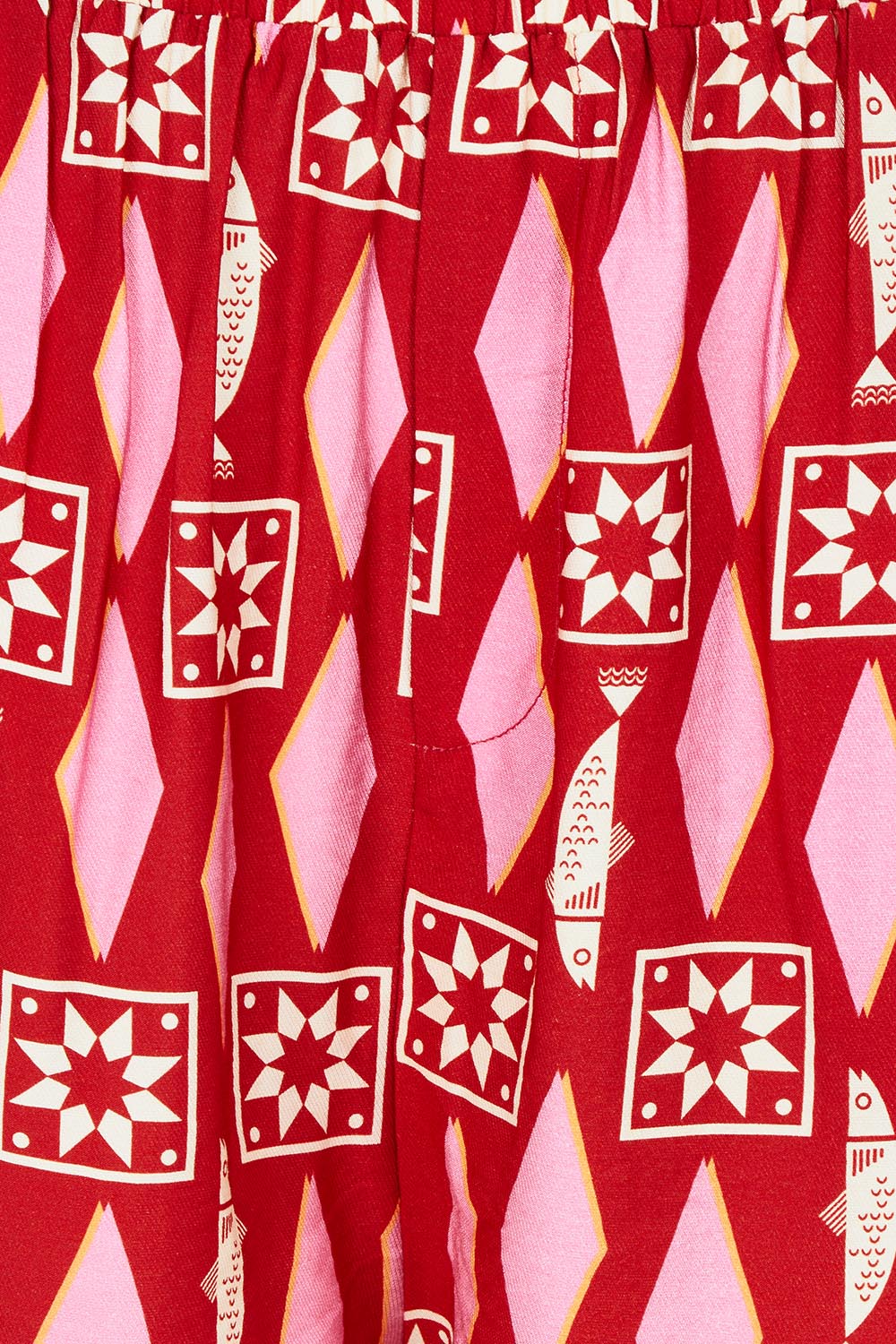 Product shot of the Copacabana Short in colour Sardinia (Red), detail
