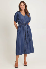 Model Madeline wearing size 10 of the Lee Lyocell Dress in colour Darkblue (Blue), from the front, showing the whole outfit