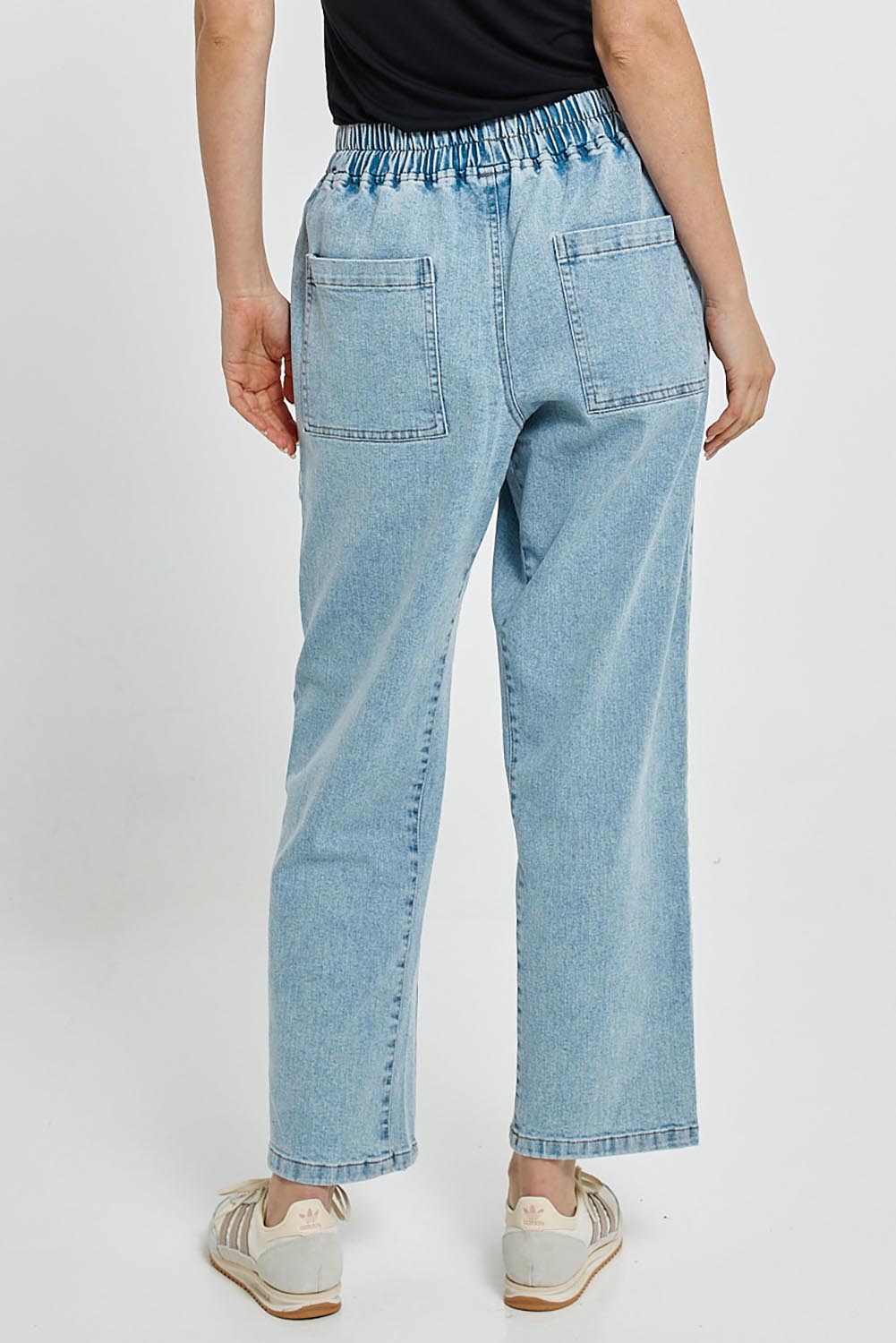 A model wearing the Quinn Stretch Jogger in colour Lightblue (Blue), from the back