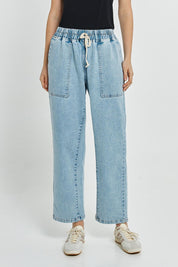 A model wearing the Quinn Stretch Jogger in colour Lightblue (Blue), from the front, cropped image