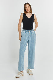 A model wearing the Quinn Stretch Jogger in colour Lightblue (Blue), from the front, showing the whole outfit