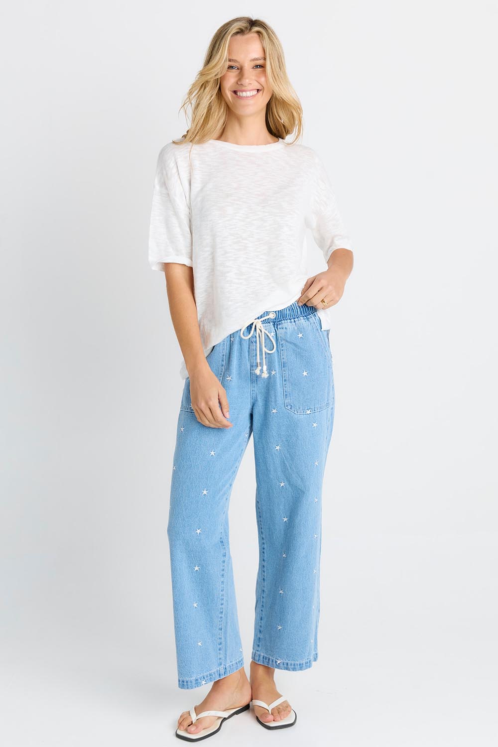Model Genericm wearing size sample of the Star Denim Jogger – Denimstar in colour Denimstar, from the front