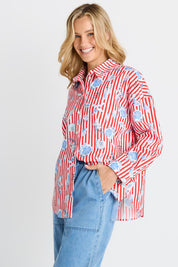 Model Genericm wearing size sample of the Amalfi Shirt – Amalfi in colour Amalfi, in a cropped view