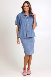 Model Madelinec wearing size 10 of the Quinn Cotton Shirt – Bluemed in colour Bluemed, from the front