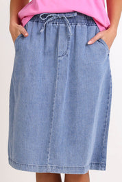 Model Madelinec wearing size 10 of the Quinn Cotton Skirt – Bluemed in colour Bluemed, in a cropped view