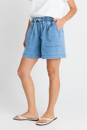 Model Genericm wearing size sample of the Quinn Cotton Short – Bluemed in colour Bluemed, from an angle