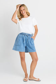 Model Genericm wearing size sample of the Quinn Cotton Short – Bluemed in colour Bluemed, from the front