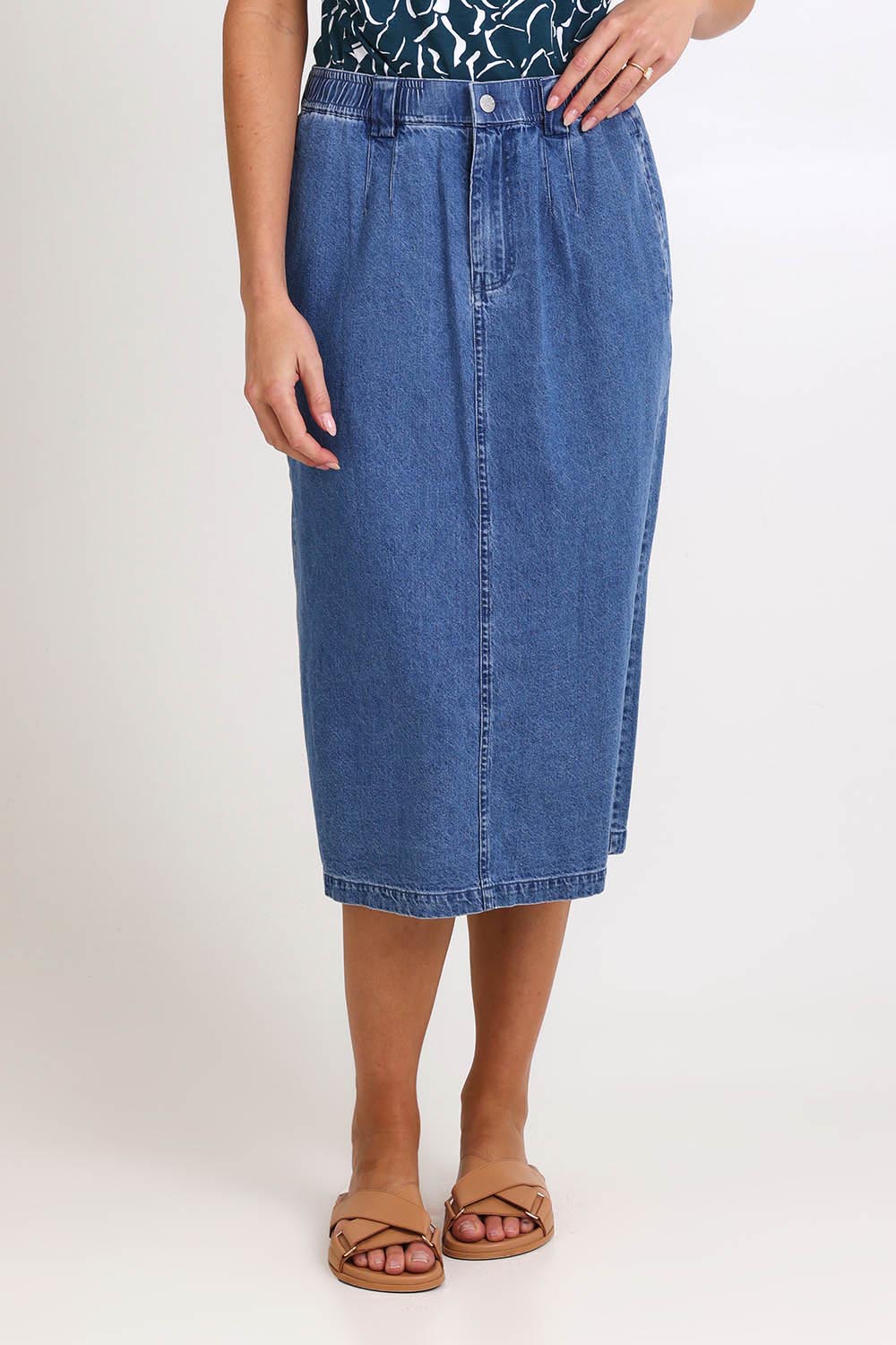 Model Madelinec wearing size 10 of the Solange Midi Denim Skirt – Medwash in colour Medwash, in a cropped view