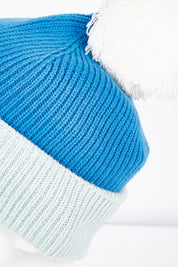 A model wearing size OneSize of the Dorothy Beanie in colour Ultramarin (Blue), from the front, showing the whole outfit