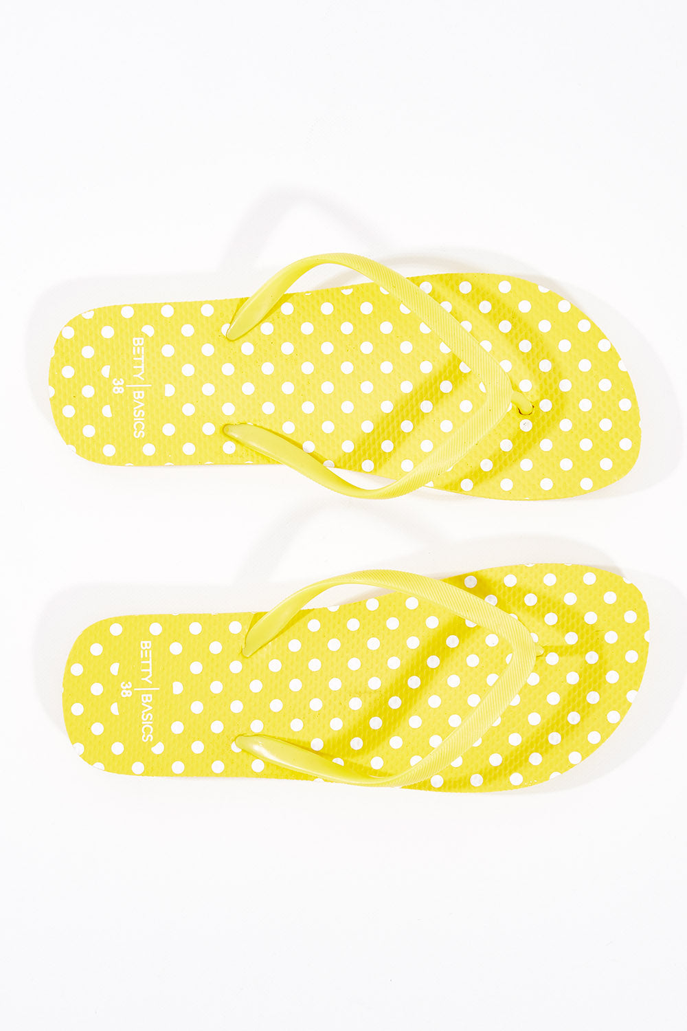 A model wearing size 37 of the Nomad Thongs in colour Yellow, from the front, showing the whole outfit
