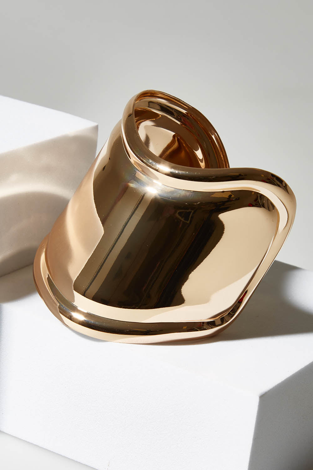 A model wearing size OneSize of the High Shine Cuff in colour Goldplated (Metallics), from the front, showing the whole outfit
