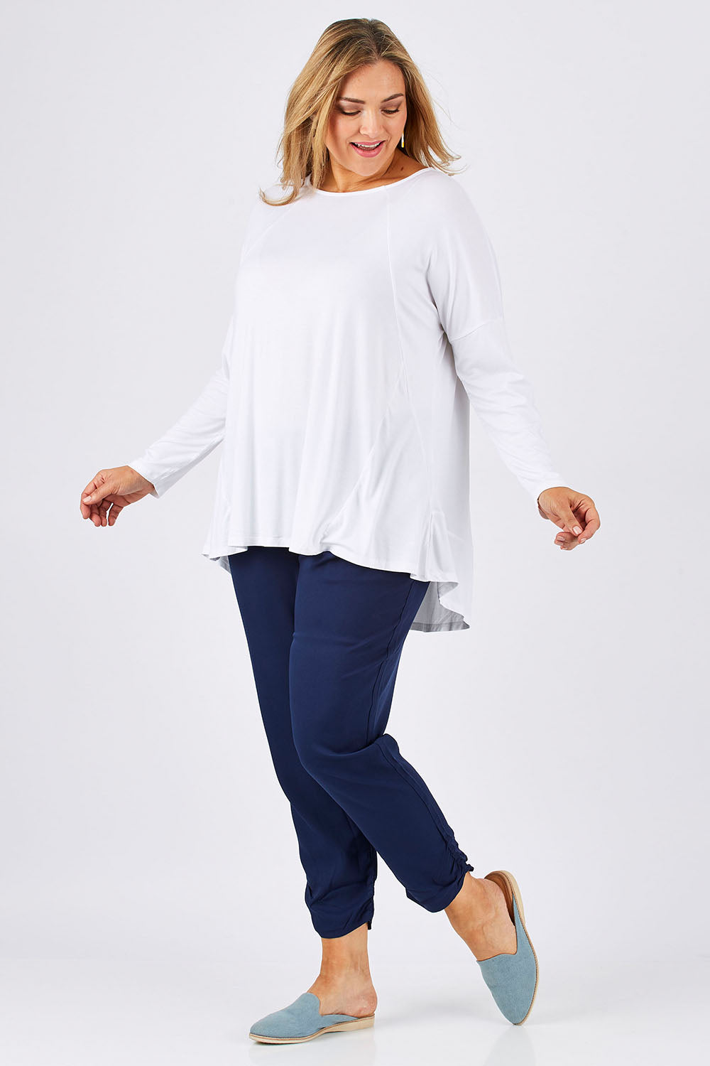 Model Ljubenka wearing size 18 of The Best Seller Pant in colour Navy (Blue), from the front, showing the whole outfit