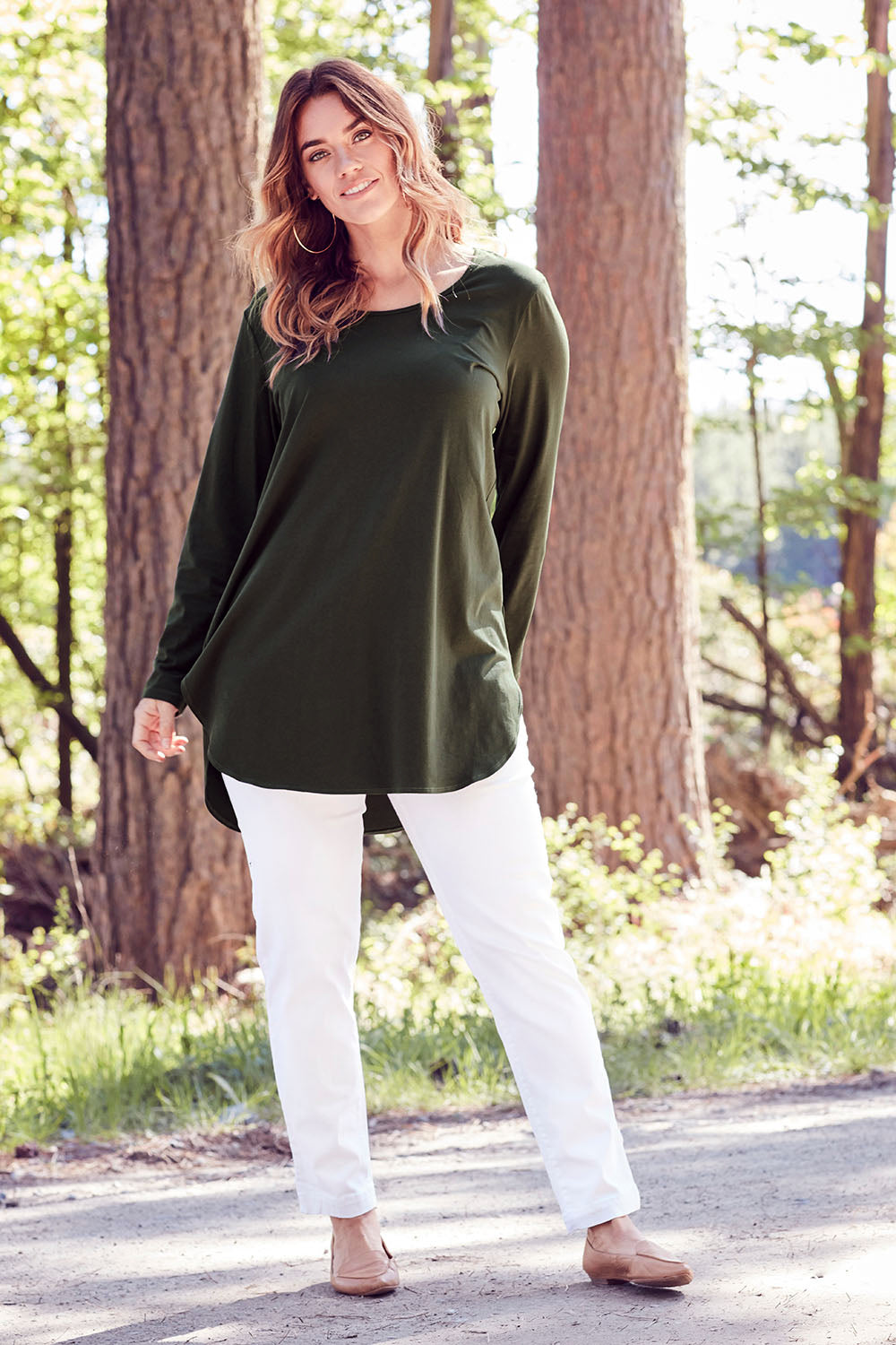 Model Laura wearing size 14 of The Cotton Long Sleeve Boyfriend Tee in colour Khaki (Green), from the front, showing the whole outfit