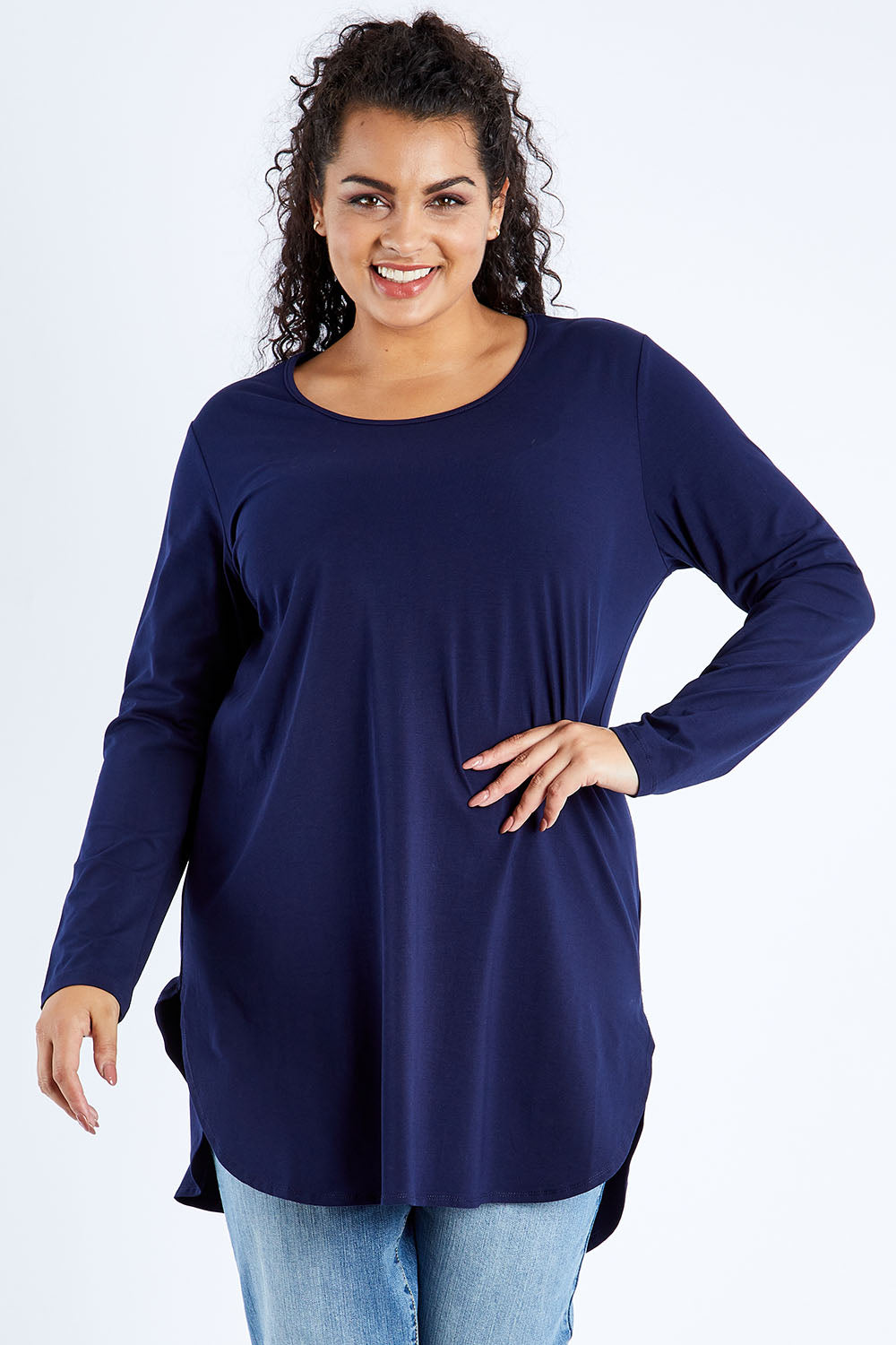 Model Sasha-Lee wearing size 16 of The Cotton Long Sleeve Boyfriend Tee in colour Navy (Blue), from the front, cropped image