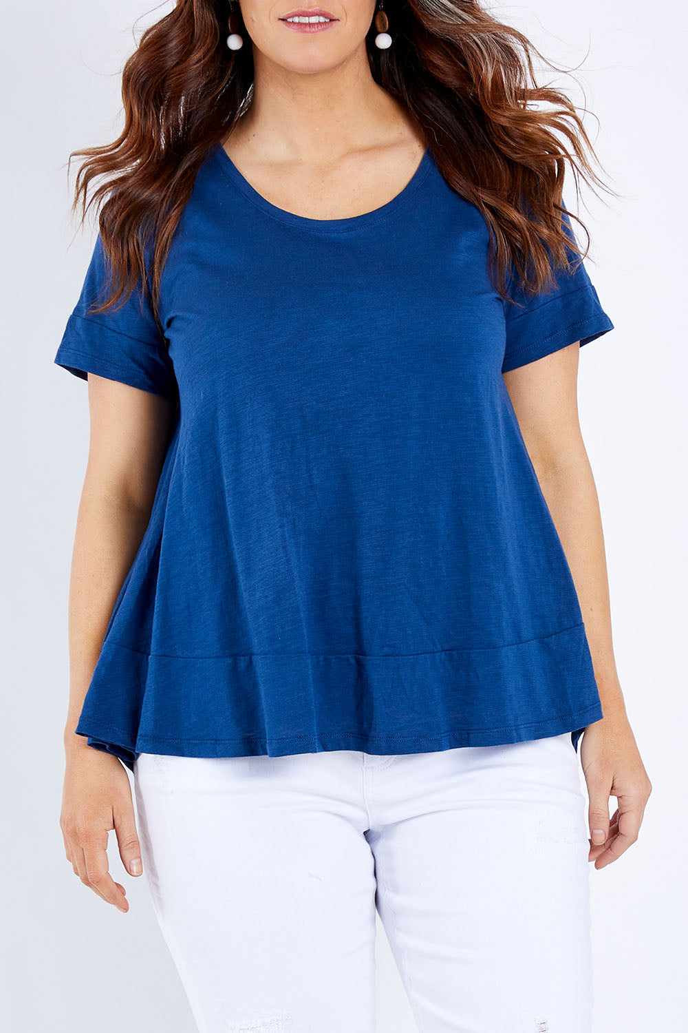Model Laura wearing size 14 of The Short Sleeve Swing Tee in colour Navy (Blue), from the front, cropped image