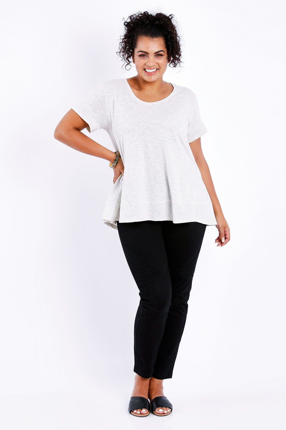 Model Sasha-Lee wearing size 16 of The Short Sleeve Swing Tee in colour Oatmeal, from the front, showing the whole outfit