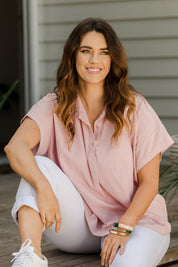 Model Laura wearing size 14 of The Upcycled Cotton Top in colour Dustypink (Pink), from the front, showing the whole outfit